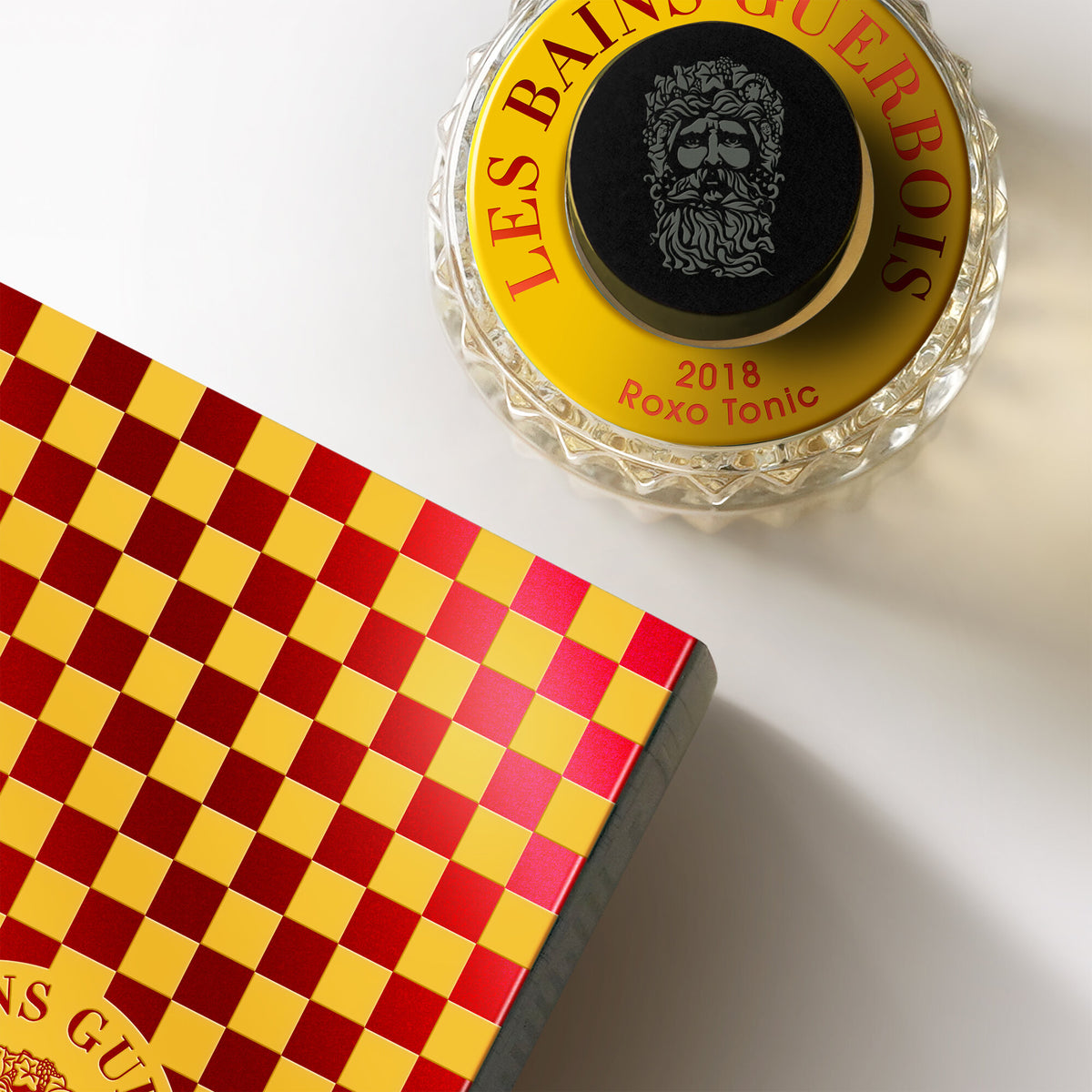 Les Bains Guerbois 2018 Roxo Tonic bottle seen from above